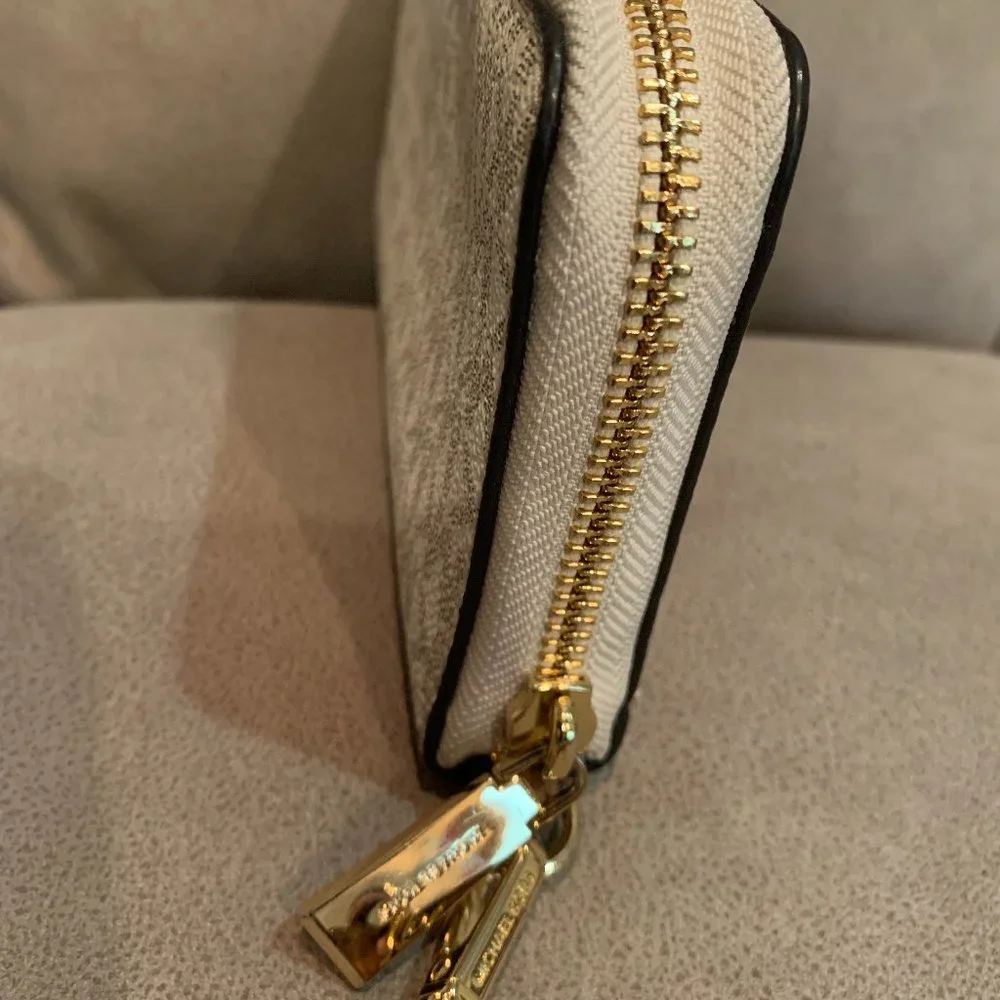 Michael Kors Large Leather Phone Wallet/Wristlet - Picture 2 of 5